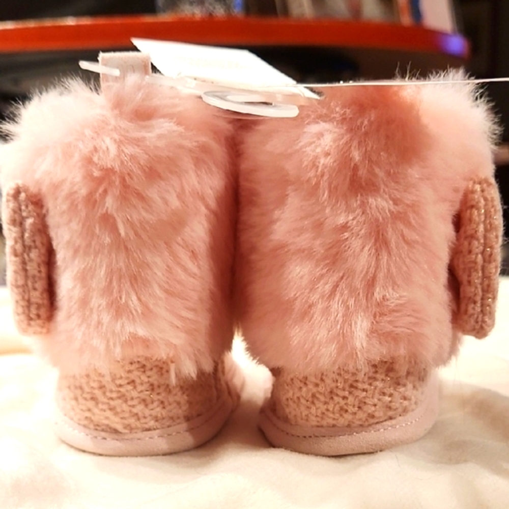 Cozy Pink Fur Baby Booties - Picture 6 of 8